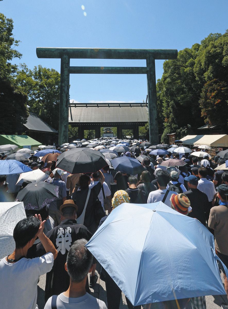 終戦80年、8月15日の靖国神社は参拝2時間待ちの大行列 「自国の利益