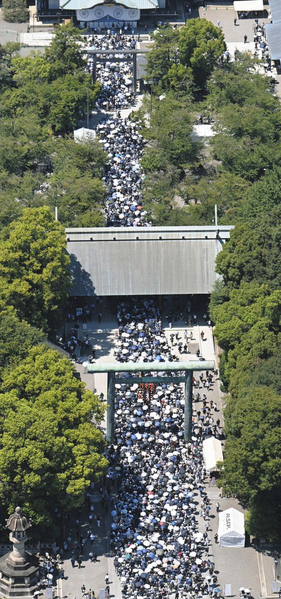終戦80年、8月15日の靖国神社は参拝2時間待ちの大行列 「自国の利益