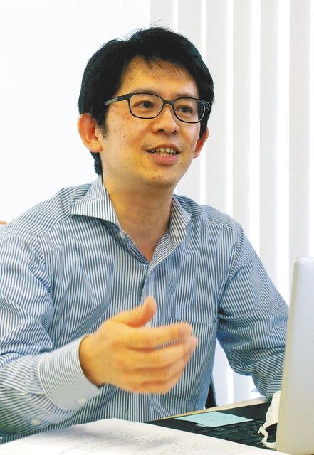 熱中症予防声かけプロジェクト事務局の辰巳知之さん。「小さな子どもから高齢者への呼びかけは、予防にとても有効です」＝東京都渋谷区で 