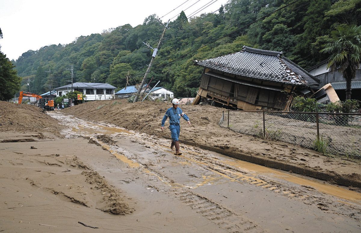 台風25号被害から1週間、千葉・神奈川で死者13人に 続く停電や断水