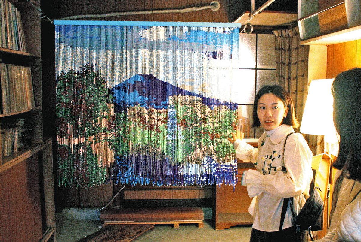 アートの力で商店街活性化 夏の富士山 ビーズで飾り付け… 三島で空き