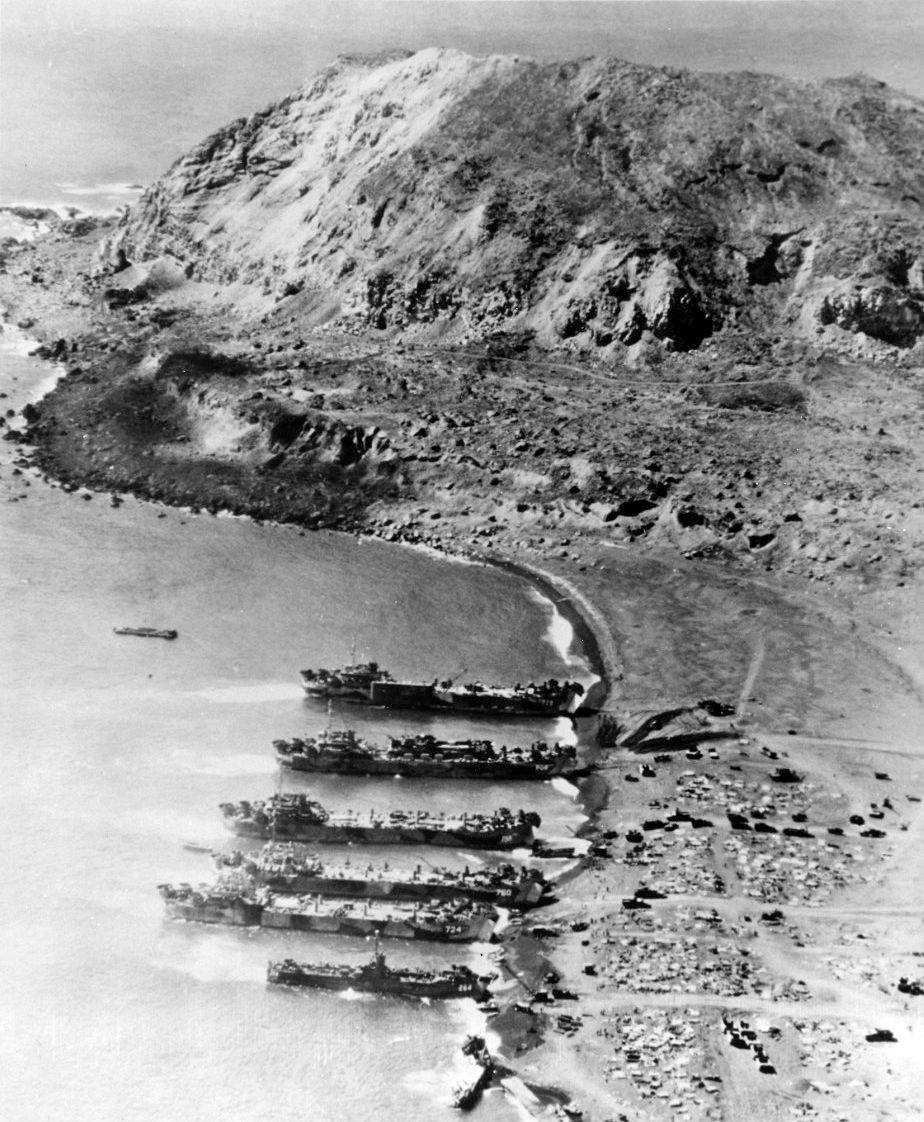 泥沼化、焦土になった街…硫黄島の戦いと東京大空襲＜ビジュアル特集