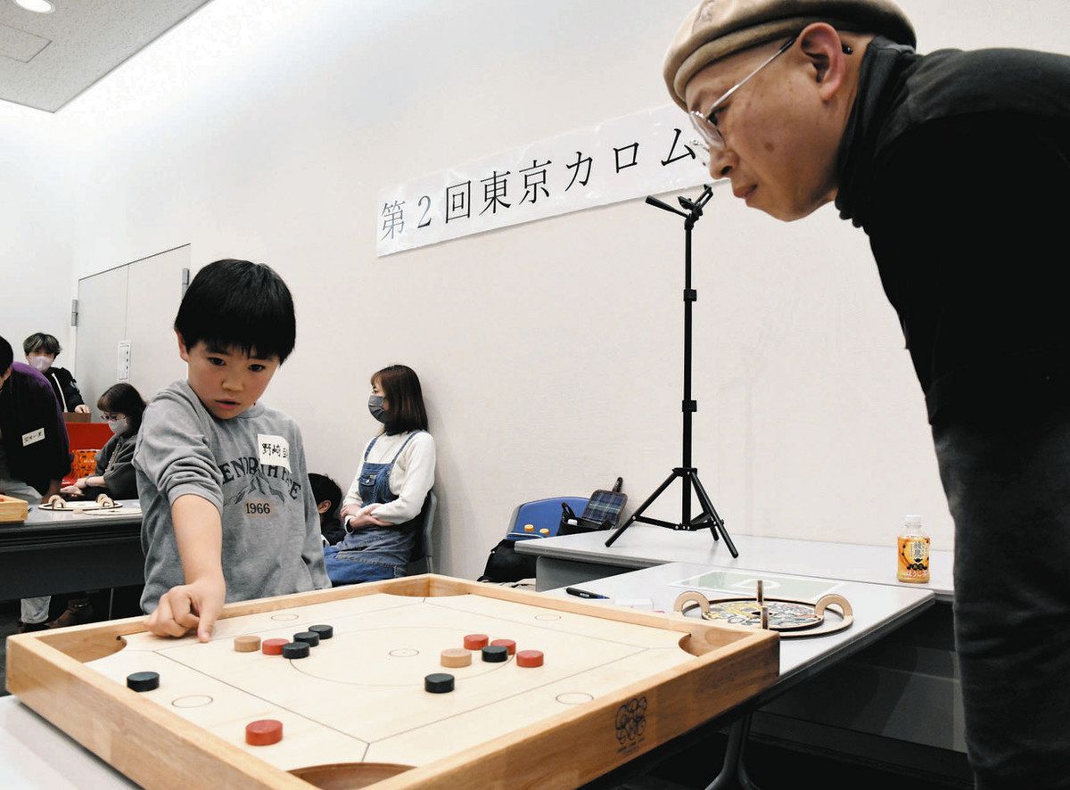 彦根の伝統ゲーム「カロム」26人競う 荒川で大会：東京新聞デジタル