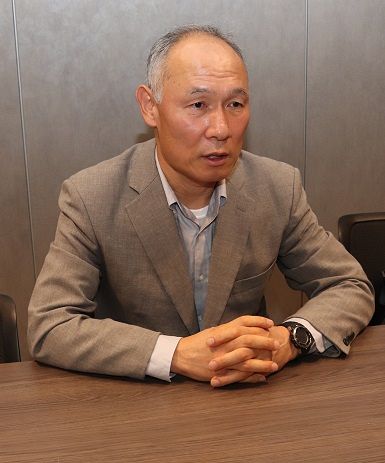 「プラスチックを使う量を減らし、最後にリサイクルをする」ことの重要性を訴える国立環境研究所の寺園淳さん