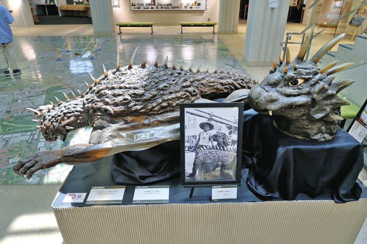 東京・瑞穂にモスラが出現 着ぐるみなどを手がけた美術造形家・村瀬継