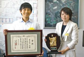 中日農業賞優秀賞　「地域の発展に努力」　富士宮の酪農家・松下さん表彰式で抱負
