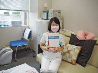 「看護師長たちが楽しみながら部屋をつくった」と話す間瀬照美さん＝いずれも横浜市中区の市立みなと赤十字病院で