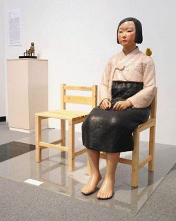 「表現の不自由展・その後」で展示された「平和の少女像」＝８月、名古屋・栄の愛知県美術館で（榎戸直紀撮影）