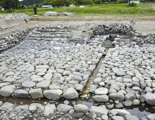 飛鳥京跡苑池に流水施設　７世紀、天皇の祭祀用か