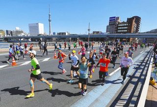東京マラソン　本紙記者も参加　ボランティアで　ランナーで