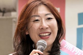 箱根の伝統工芸士・金指さんの遺作 寄木トロフィー 弟子がたすき 駅伝