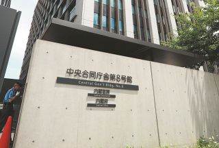 書く人＞実像を浮き彫りに 『岡村昭彦を探して ベトナム戦争を報じた