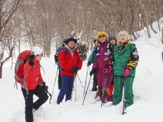 谷川岳麓の雪原歩こう　２５日みなかみ　スノーシュー体験会