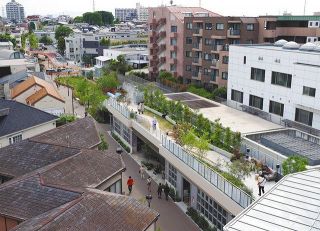 反対派の声生かし「シモキタ」感を表現　下北沢駅周辺で「線路街」が完成