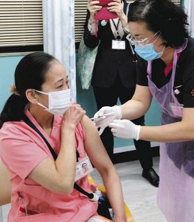 ＜新型コロナ＞医療従事者へのワクチン優先接種、埼玉県で開始