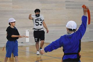 鉾田の小学校でフラッグフットボール　誰でも楽しく　体力、コミュニケーション力アップ
