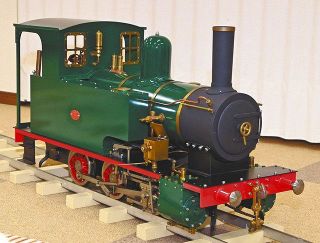 館長の父の納田正昭さんが最初に作製した機関車