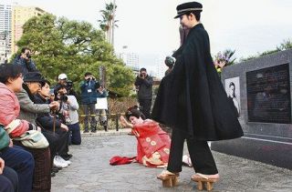 「金色夜叉」別れの場面　芸妓の演技に拍手　熱海で尾崎紅葉祭