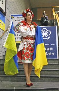 平和願う歌声響く　ウクライナ人歌手披露　富士宮市
