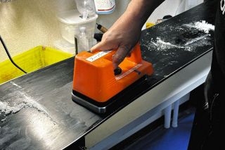 七宝を身近なものに 黄綬褒章受章 川口の七宝工・吉田武さん（77