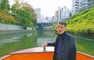 ＜東京裏返しガイド　吉見俊哉さんと歩く＞（下）川から街を望む　巡る時代、水辺に残る記憶