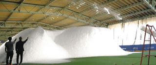 狭山スキー場　造雪機でゲレンデづくり　来月31日営業開始