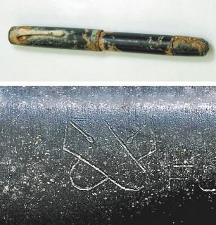 きょう「沖縄慰霊の日」　散った命、残ったペン　慶応大校章入り　「玉砕」壕で発見