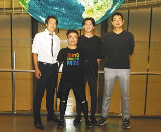 乙武義足プロジェクトのメンバー。（左から）　義肢装具士の沖野敦郎さん、乙武洋匡さん、理学療法士の内田道生さん、遠藤謙さん