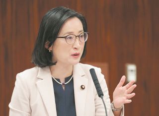 参院法務委で質問する立憲民主党の田島麻衣子氏＝8日、国会で（佐藤哲紀撮影）
