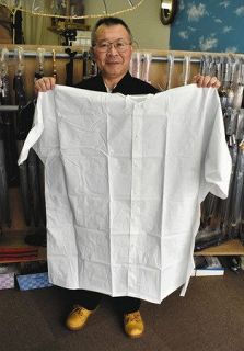 ＜新型コロナ＞防護服代用　レインコートを　台東の雨具会社、都立病院などに２３００着寄贈