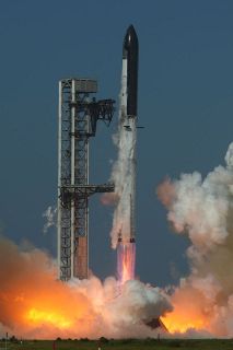 米スペースＸ宇宙船、再打ち上げ　改良版、衛星２０基放出
