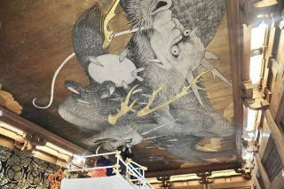寛永寺で「画竜点睛」の儀式　天井絵の竜に