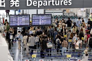 ゴールデンウイーク初日、空港、新幹線などが混雑