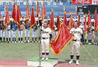 ５１チームが堂々の入場行進　全日本学童軟式野球大会開幕