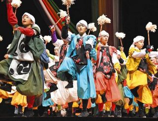 市民演者１００人が幻想的な舞台披露　２２回目の「伊東大田楽」