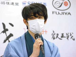 藤井聡太二冠が叡王戦で勝利　最年少三冠に、10代で達成は初　「全く意識していなかった」