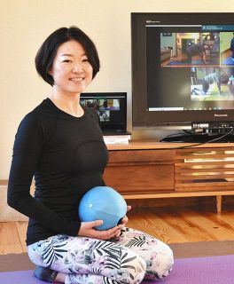 ＜ヒューマンいばらき＞オンラインでピラティスレッスン　笹本綾子（ささもと・あやこ）さん（４５）　出産後の健康支える