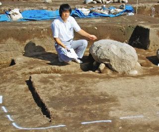 上野国分尼寺跡で礎石発見　回廊の規模・構造判明