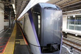 中央本線新宿～松本間を結ぶ特急列車「あずさ」。運転開始されてから、50年以上の歴史ある列車です。