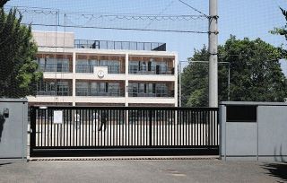 【独自】校庭の地中にクギ、フック500本超　児童に刺さり十数針縫う　杉並区荻窪小　なぜこんな危険が？