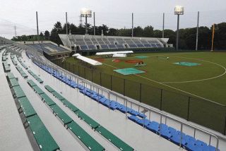 駒沢公園、客席倍増　人工芝に　野球場の改修完了