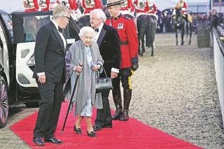 在位70年、6月に祝賀行事を迎える96歳エリザベス英女王の健康状態は…「歩行問題」で増える公務欠席