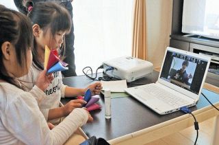 ＜新型コロナ＞草加の子ども会 オンラインで　画面越しに折り紙体験