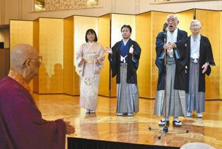 浅草神社　６３代目宮司の門出盛大に　幸士さん就任３５０人祝う