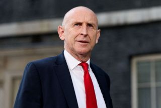 英新政権、財務相に実務派　市場警戒に配慮か