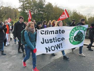 COP26で若者抗議「今すぐ再エネに転換を」グレタさんも参加　「ごまかしの祭典」と批判