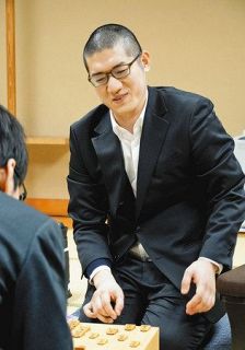 将棋ユーチューバー　プロに　３０歳折田さん、編入試験合格