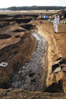 発掘調査で見つかった堀の遺構