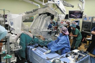 ＜羽ばたく国産手術ロボ　ヒノトリが描く未来＞（上）　技術「開放」　中小病院、導入に弾み