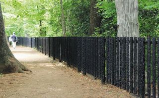 小平の玉川上水　市民ら不満　新しい柵に違和感　「自然観察しにくい」　「黒い塀のよう」
